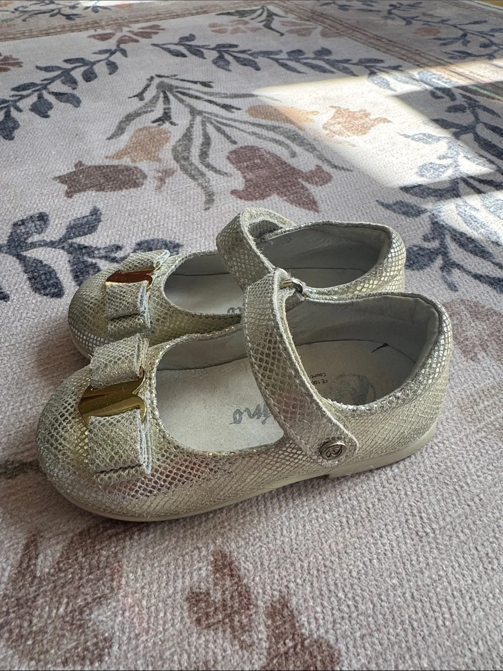 Naturino Girls Metallic Gold Mary Jane Shoes with Bow Size 22